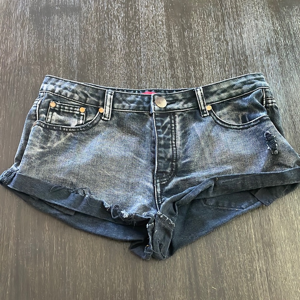 Signature8 black wash team shorts.